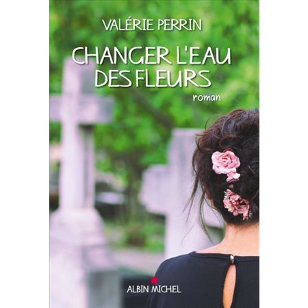 Changer l'eau des fleurs