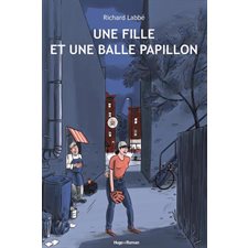 Une Fille et une balle papillon