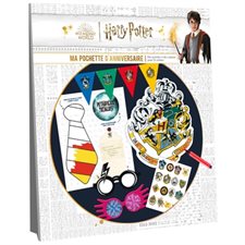 Harry Potter : Ma pochette d'anniversaire : Des activités et des cadeaux ; 12 grands blasons à colorier ; 12 badges-cravates en papier à personnaliser ; 12 paires de lunettes en carton Luna Lovegood