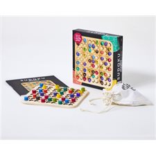 Coffret Sudoku Master : 3e édition : Content 1 plateau en bois; 81 jetons de couleurs numérotés de 1 à 9; 1 pochon 100% coton + 1 livre de plus de 250 sudokus