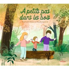 A  petits pas dans les bois : Livre cartonné